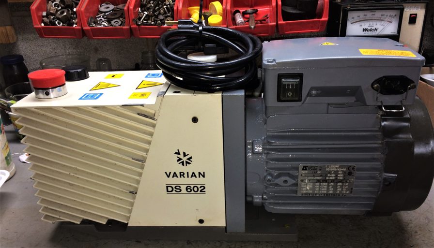 Varian DS-602 vacuum pump